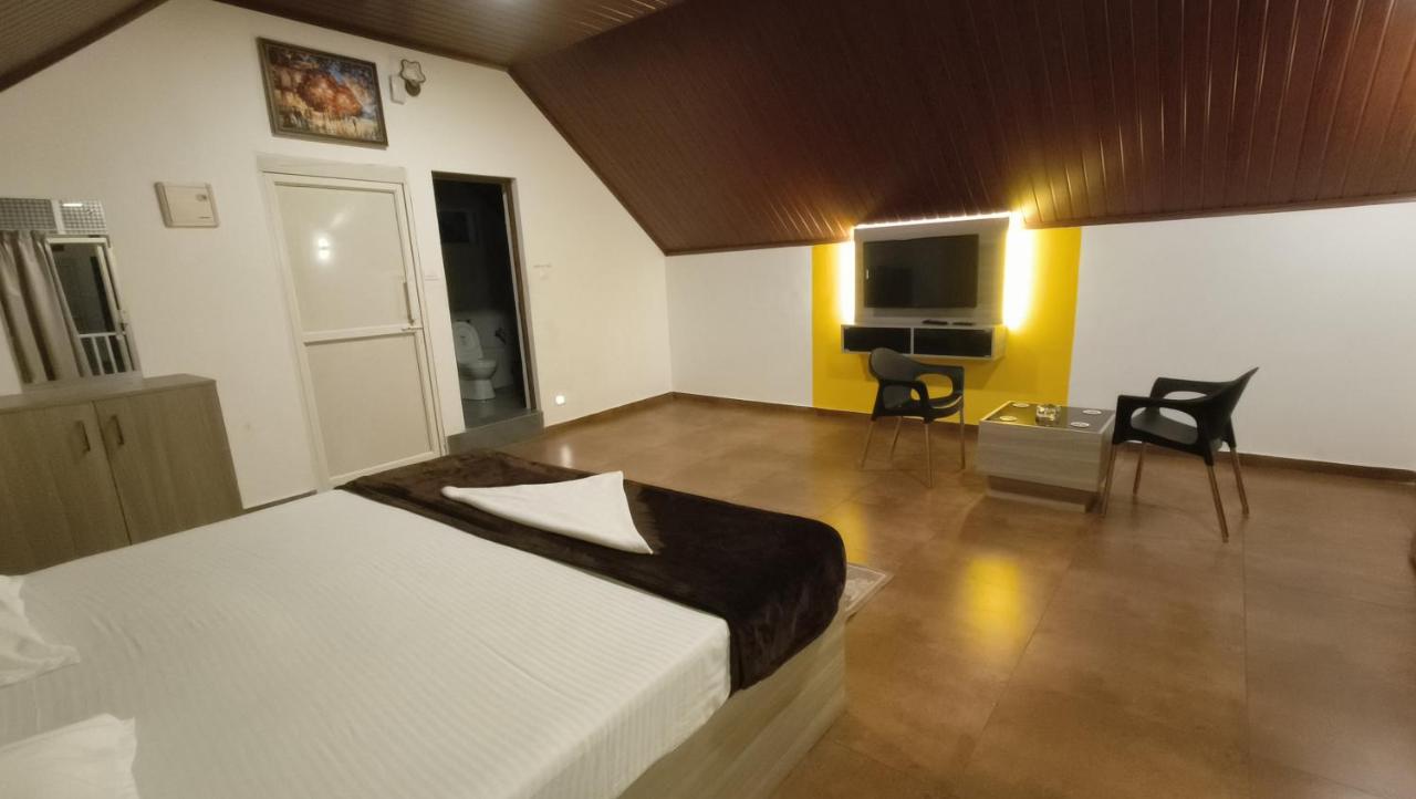 Happy Holidays Resort Kanthalloor エクステリア 写真